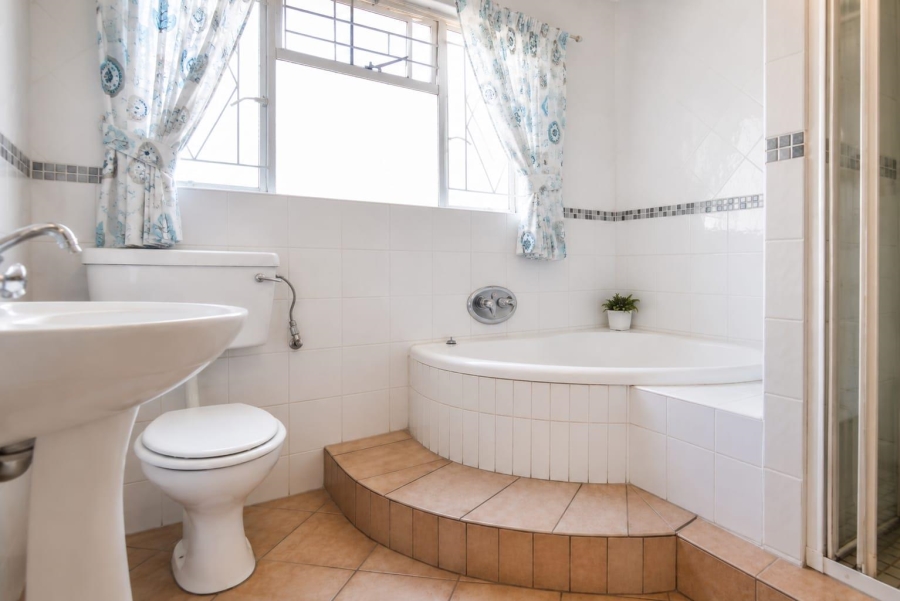 5 Bedroom Property for Sale in Ladybrand Free State